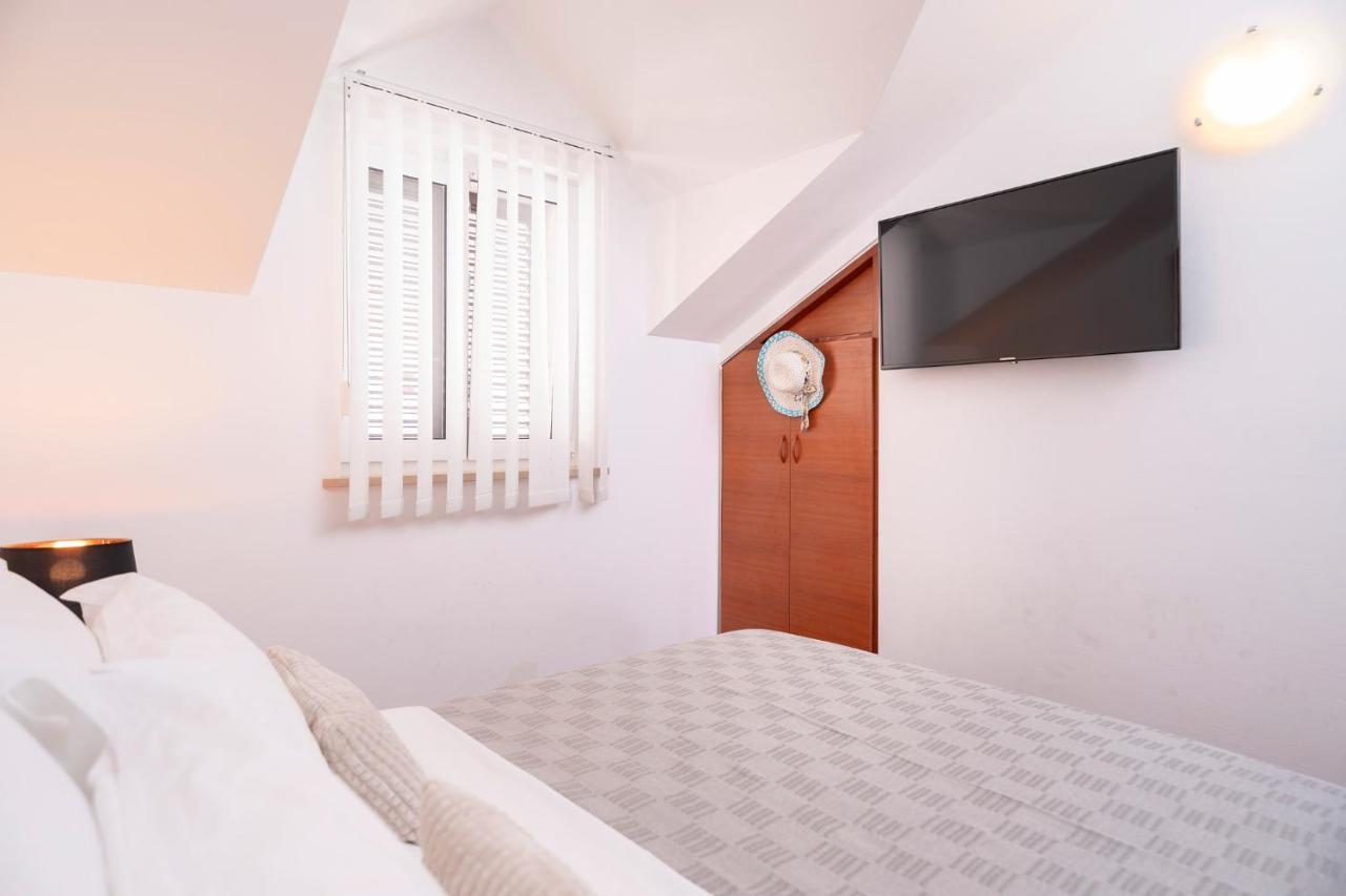 Hektorovic Poolside Apartments Bol Exterior foto
