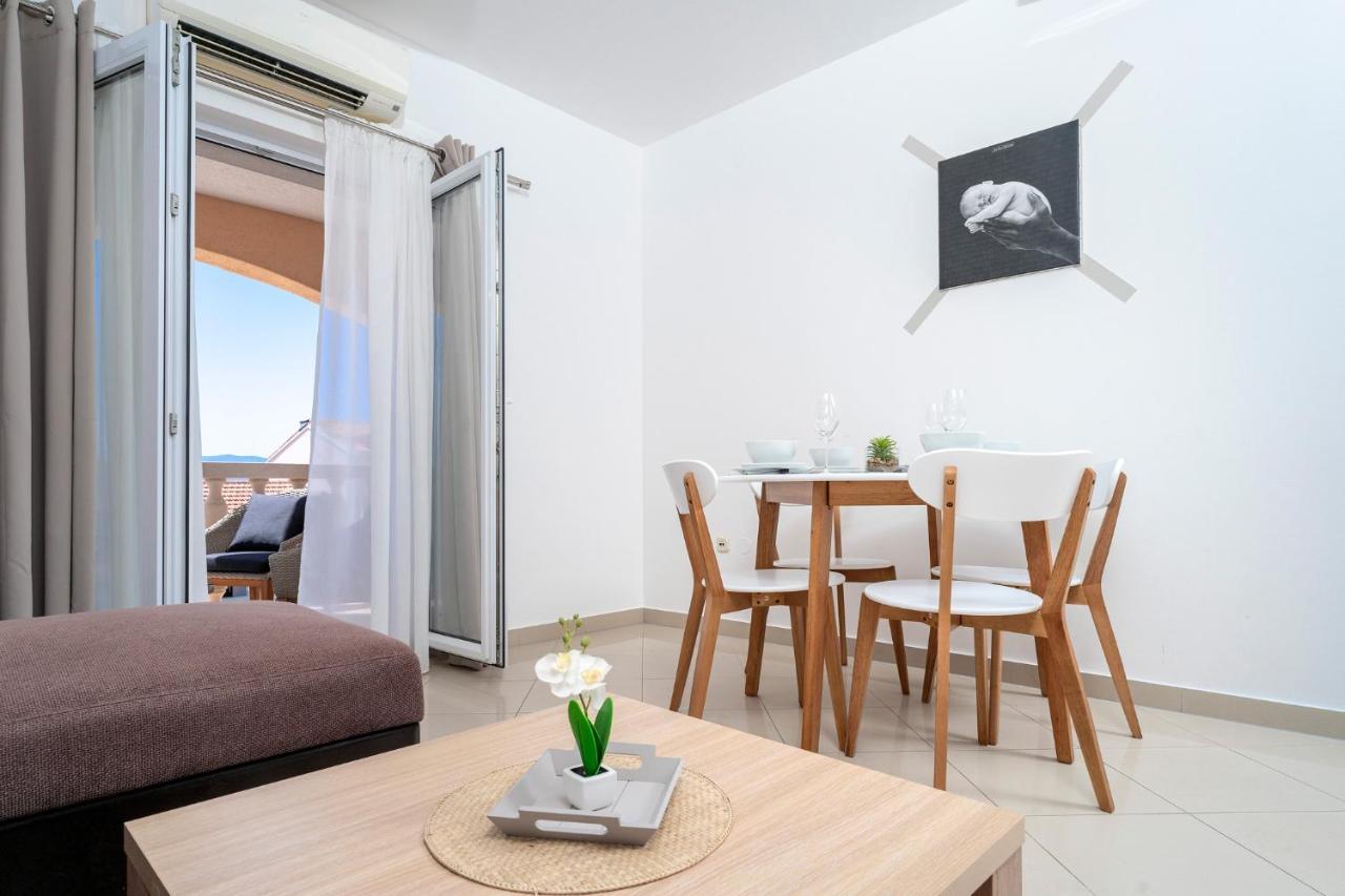 Hektorovic Poolside Apartments Bol Exterior foto
